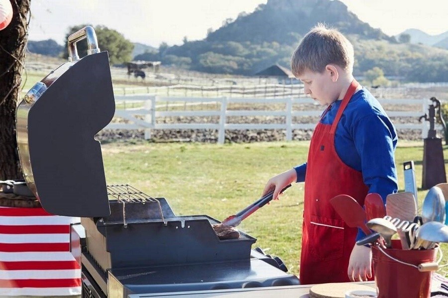 BBQ And Kids How To Keep Your Kid Involved In Your Favorite Backyard